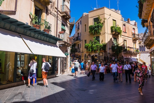 Taormina-tourists-shopping-on-Corso-Umberto-the-main-street-that-runs-the-entire-length-of-Taormina-Sicily-Italy-Europe.jpg